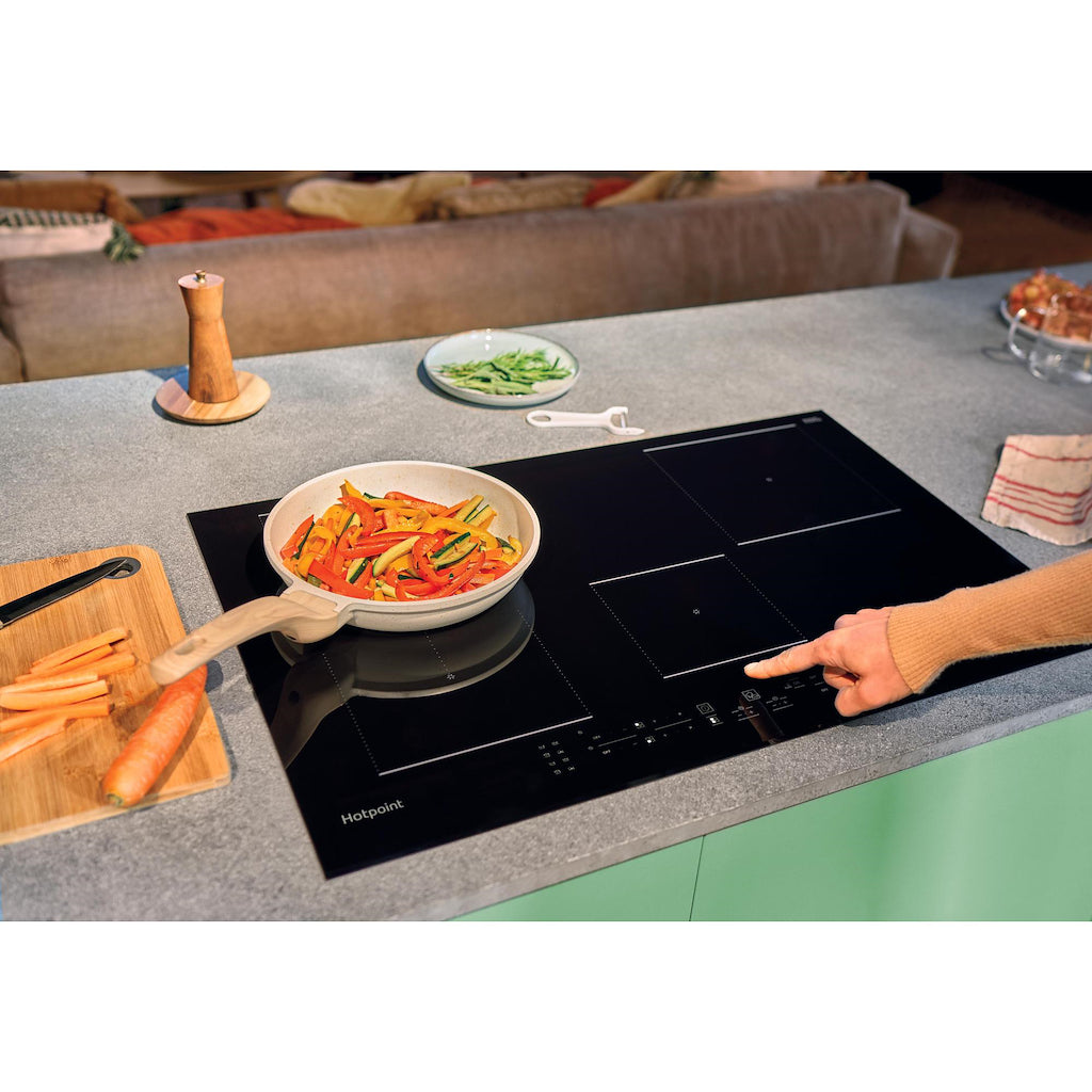 Hotpoint 77cm Induction Hob with MyMenu
