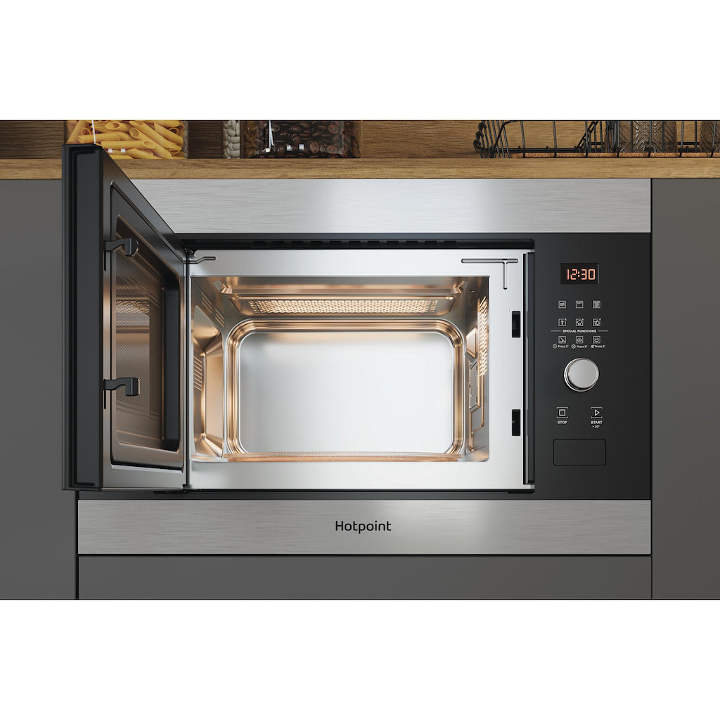Hotpoint Built In Microwave with Grill
